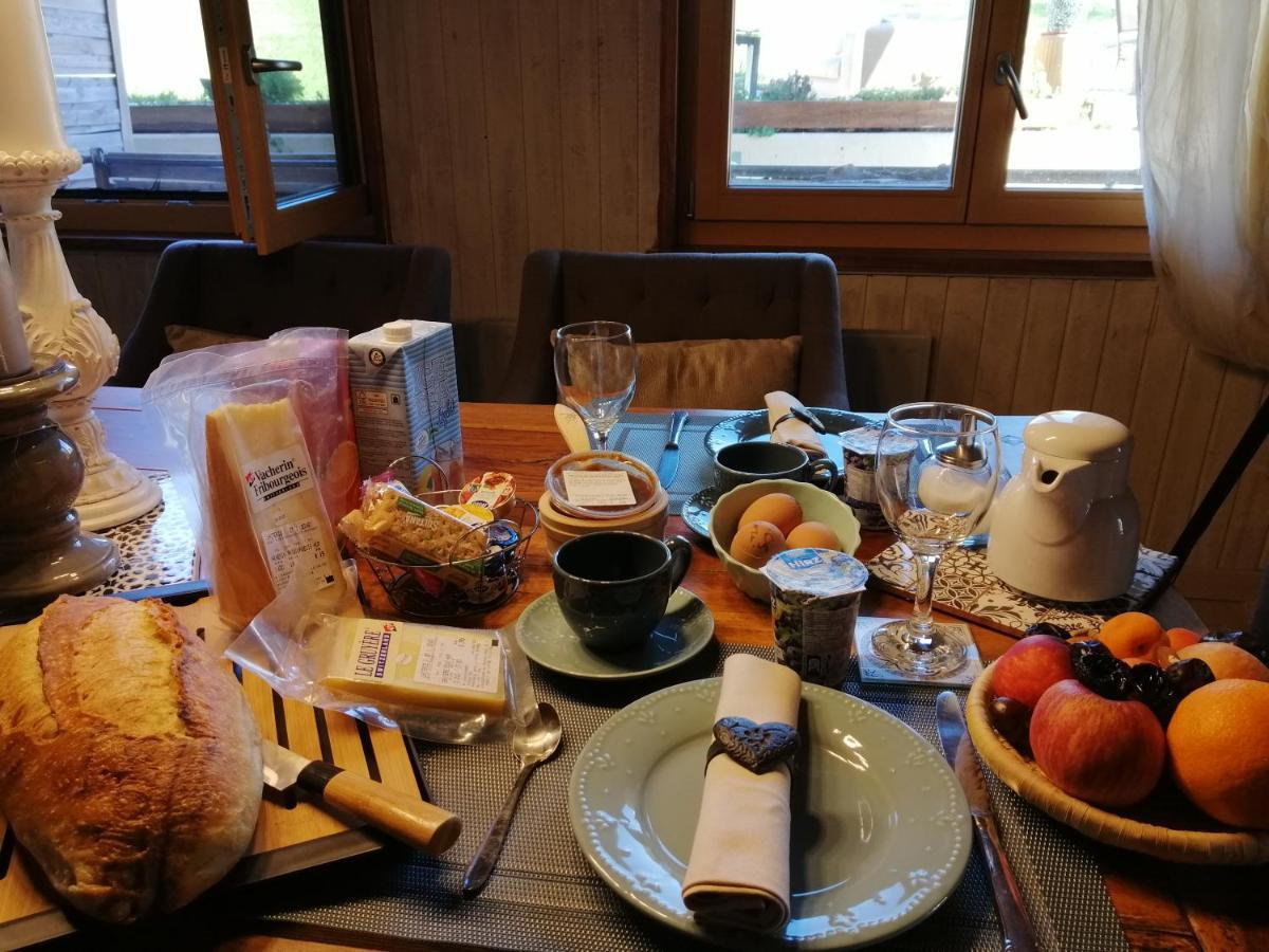 Petite Maison Sur La Colline Du Gibloux: 1Chambre,1 Salon Et Salle De Bain Prives Au Rez De Chausse, Piscine Exterieur Et Bbq , Le Chatelard  Екстер'єр фото