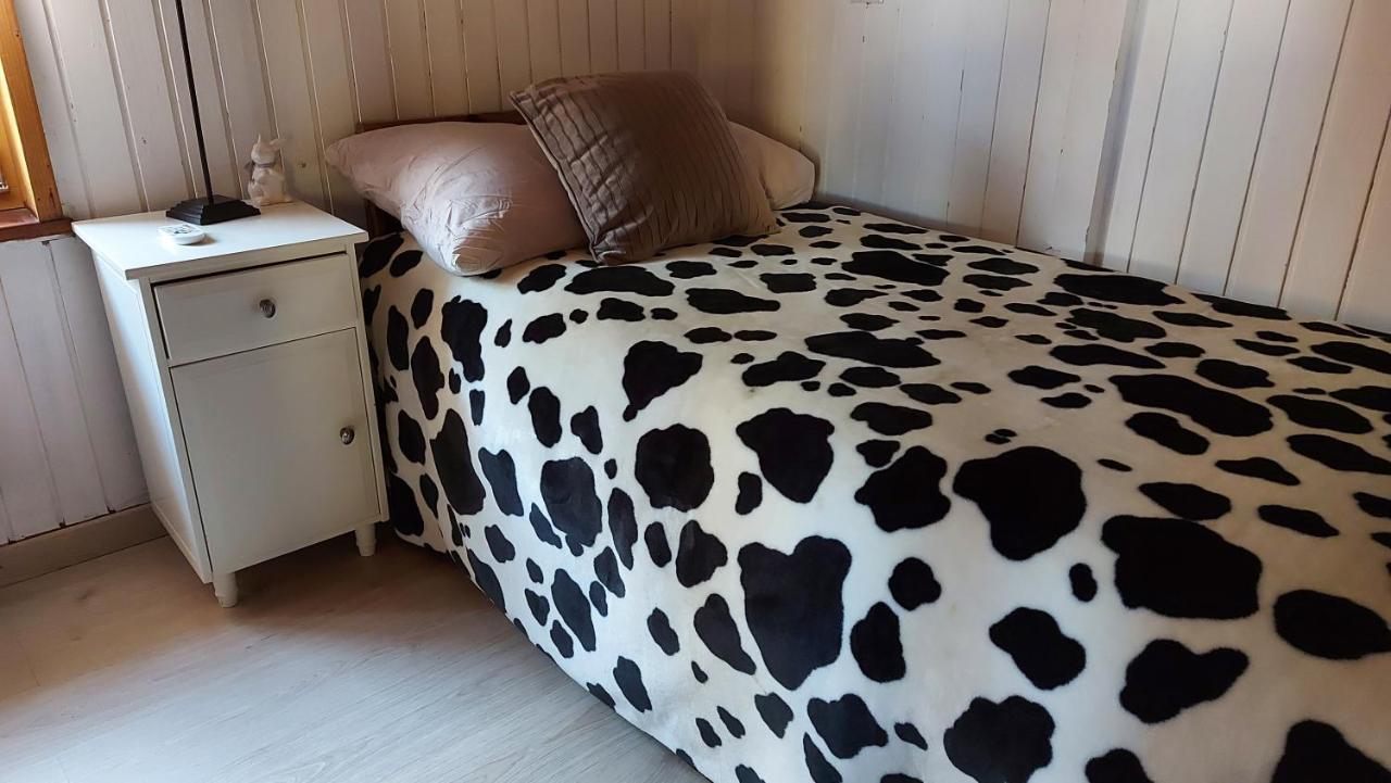 Petite Maison Sur La Colline Du Gibloux: 1Chambre,1 Salon Et Salle De Bain Prives Au Rez De Chausse, Piscine Exterieur Et Bbq , Le Chatelard  Екстер'єр фото
