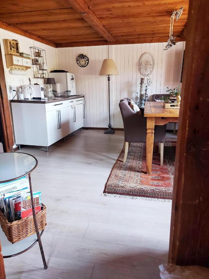 Petite Maison Sur La Colline Du Gibloux: 1Chambre,1 Salon Et Salle De Bain Prives Au Rez De Chausse, Piscine Exterieur Et Bbq , Le Chatelard  Екстер'єр фото